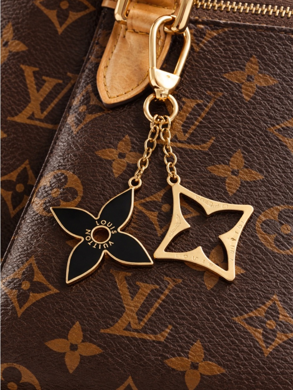 Authentic Louis Vuitton Puzzle Charm Key Holder Gold Black LV Logo Certificate